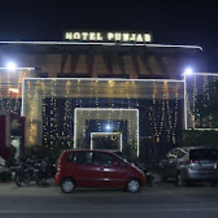 Hotel Punjab , 萨哈兰普尔 外观 照片