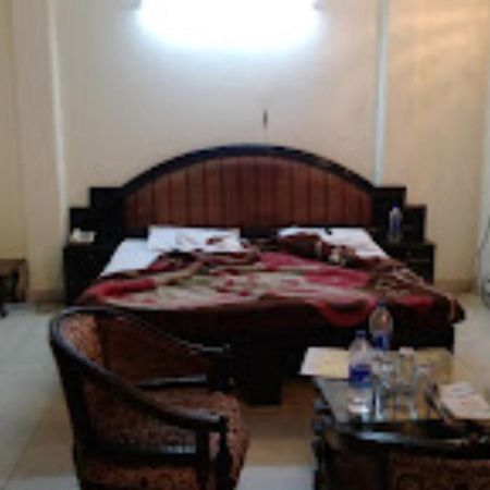 Hotel Punjab , 萨哈兰普尔 外观 照片