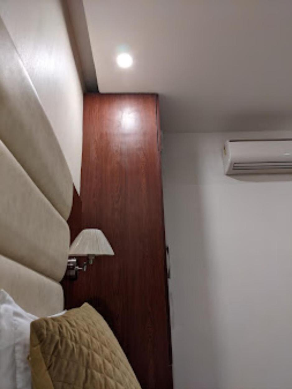 Hotel Punjab , 萨哈兰普尔 外观 照片
