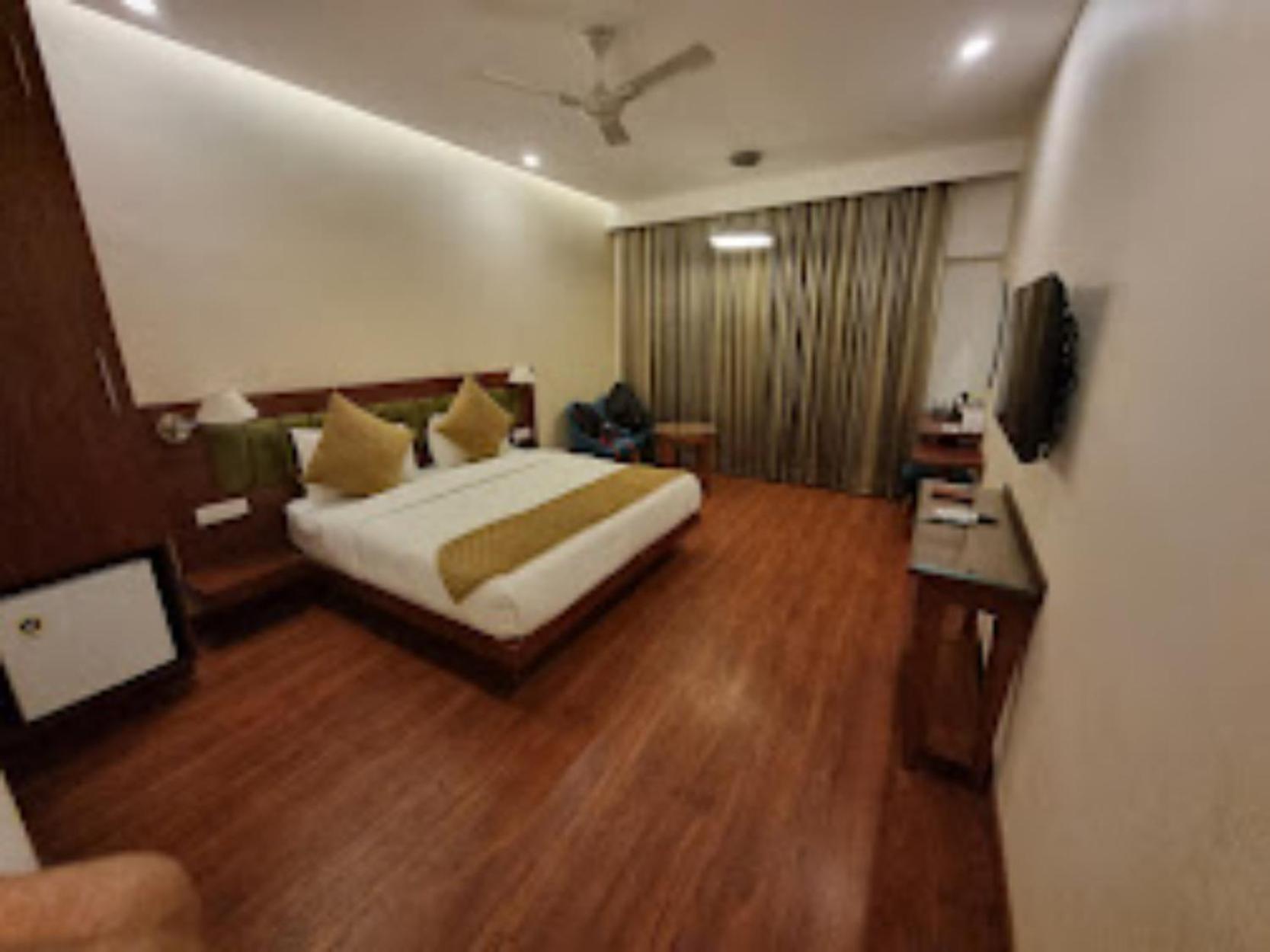 Hotel Punjab , 萨哈兰普尔 外观 照片